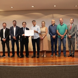 Cerimônia de assinatura ocorreu no Centro Cultural, com presença do CEO da GS Inima, Paulo Roberto de Oliveira, de autoridades municipais e de representantes da sociedade civil